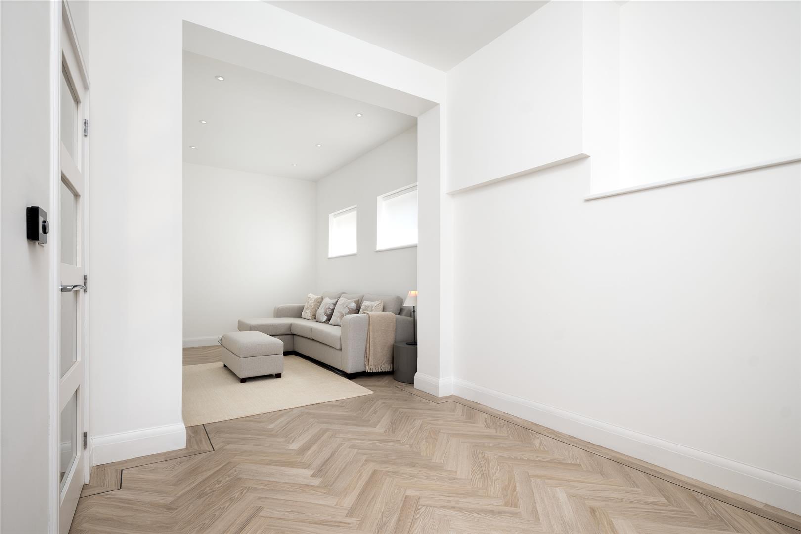 4 bed property in The Broadway, London